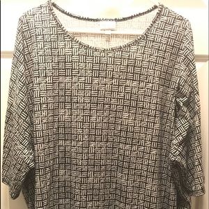 NWOT  Lularoe black and white weave classic T